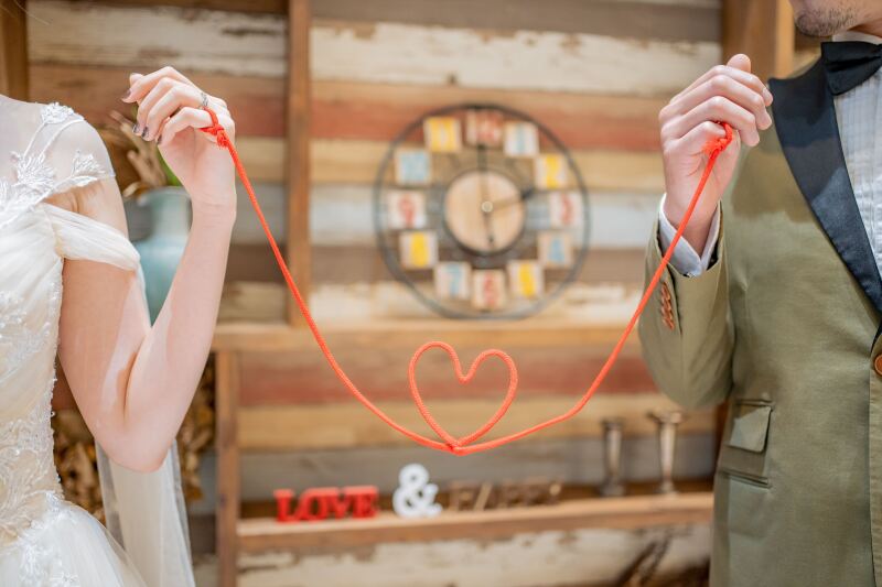 赤いハートで繋がっています