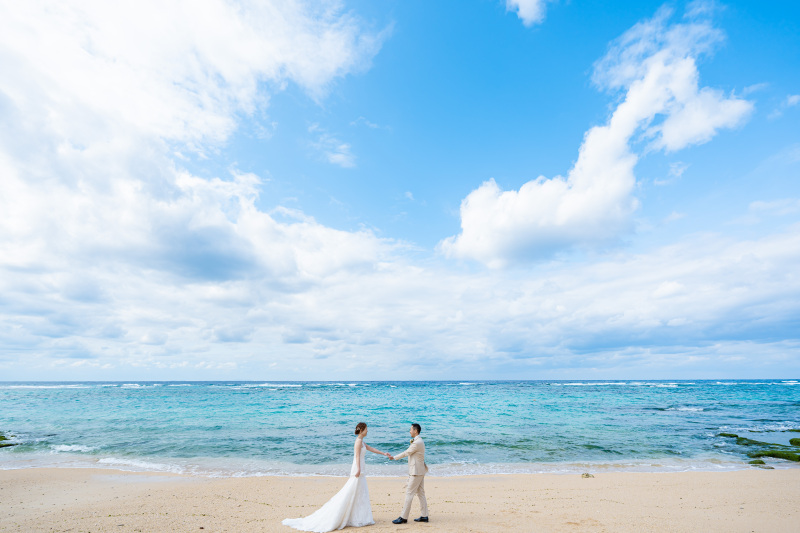 ふたり手を取り合って