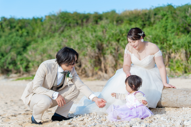 自然の中にとけ込むファミリーフォト