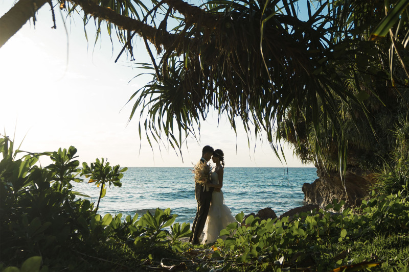 沖縄の美しい夕日を背にウェディングフォト❅