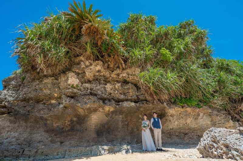 ダイナミックな岩場カットも