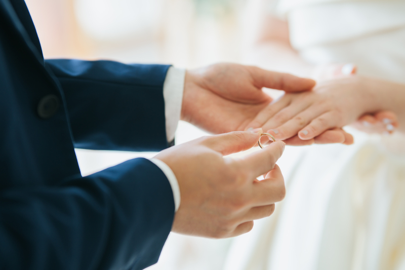 大切なセレモニーのひとつ。指輪の交換。