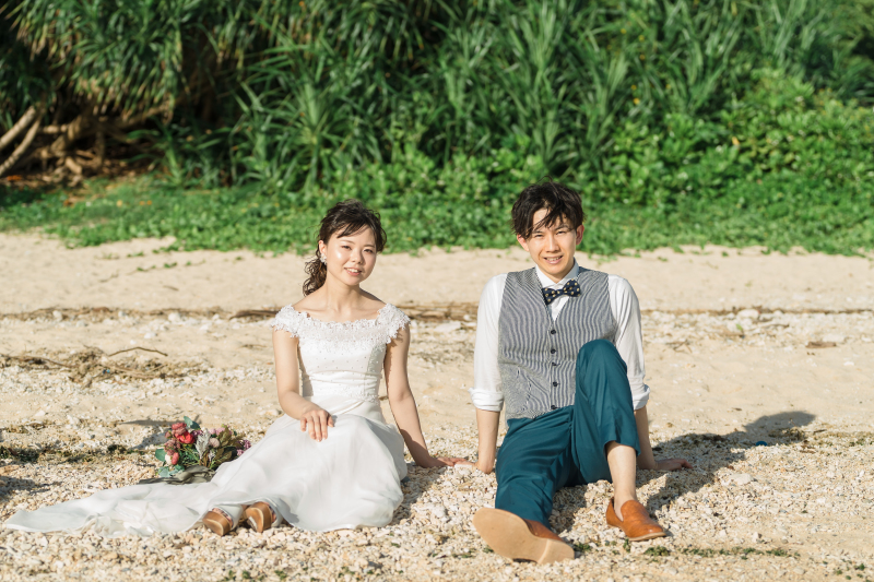 ビーチにゆったりと座りながら