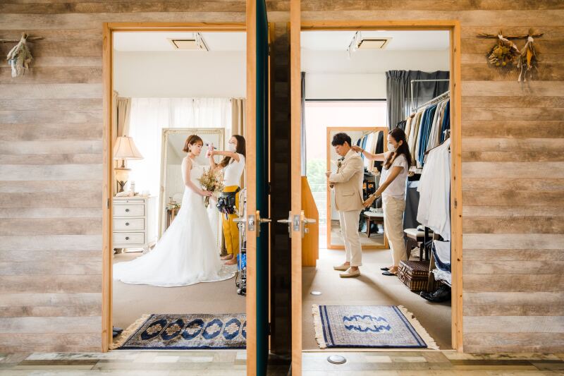 壁越しのお二人カット