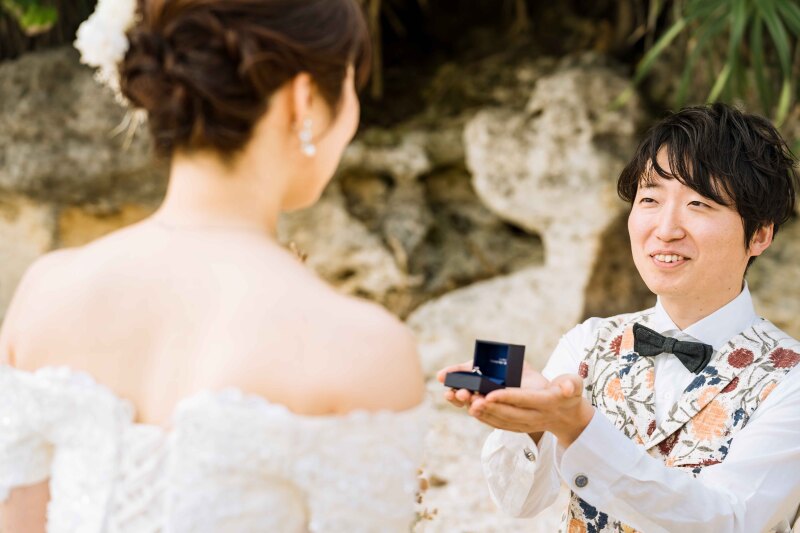 プロポーズのシーンをビーチで