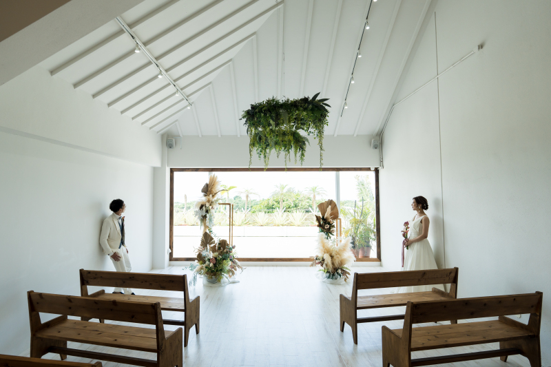 真っ白なチャペルで