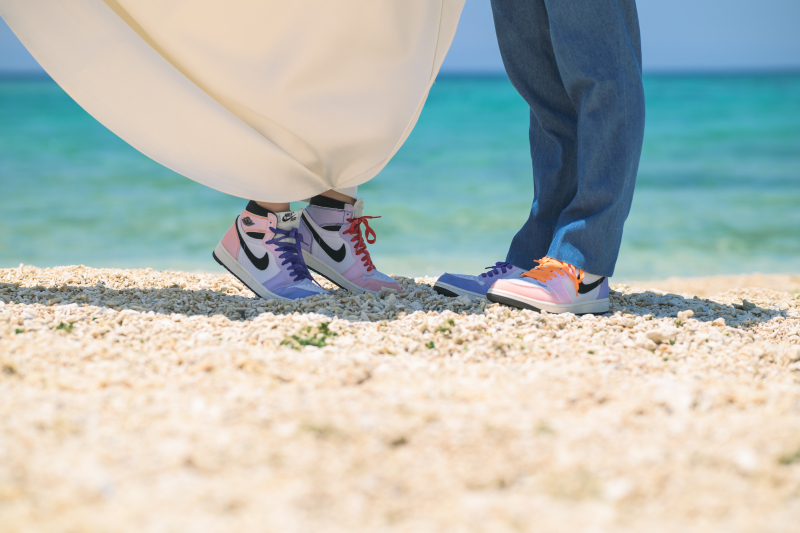 お揃いのスニーカーを履いて楽しくフォトタイム！