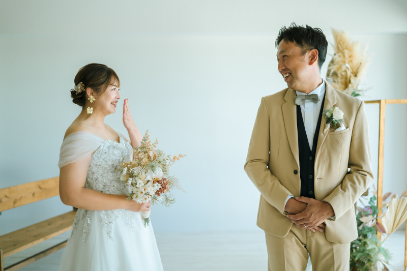 新郎様の肩をトントン♡