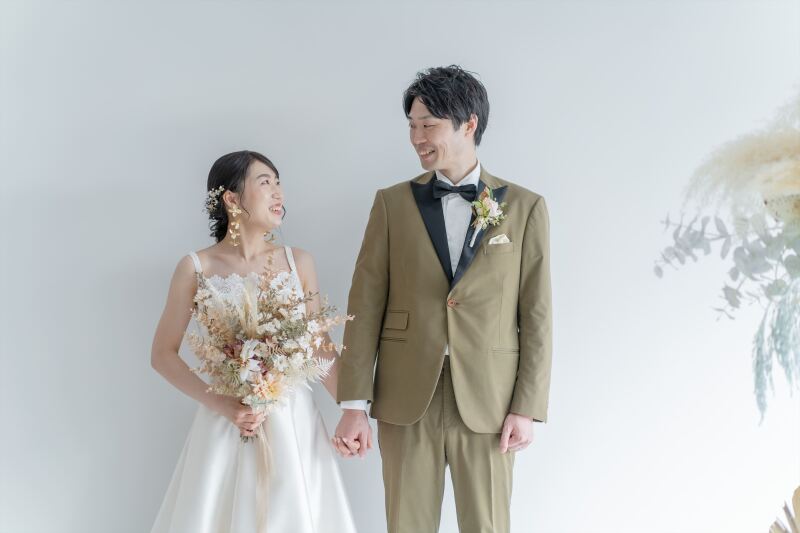 チャペルで幸せな笑顔