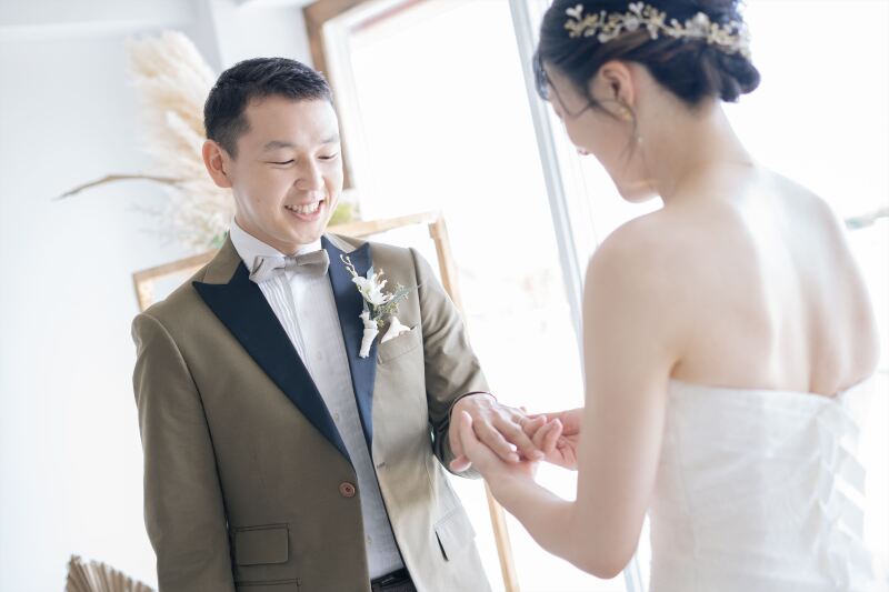指輪交換も笑顔で