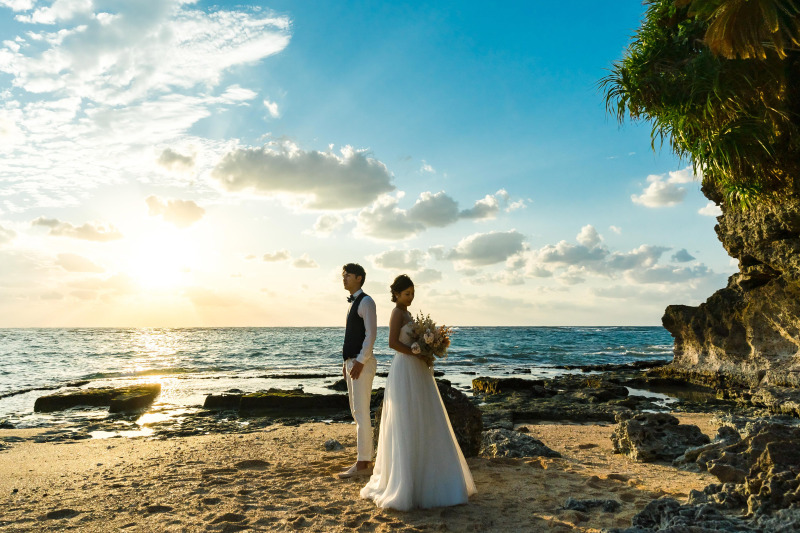 ブルーとオレンジが混ざり合う沖縄の空 ꙳