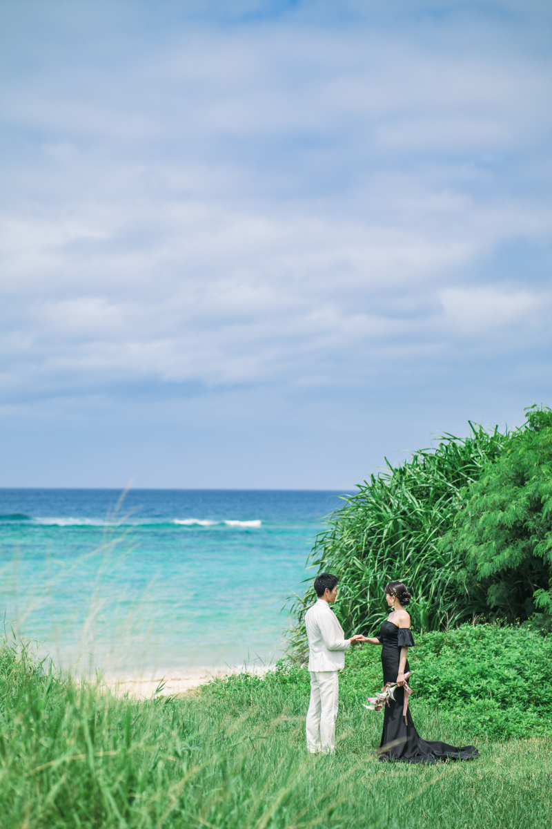 手を取る姿が美しい♡