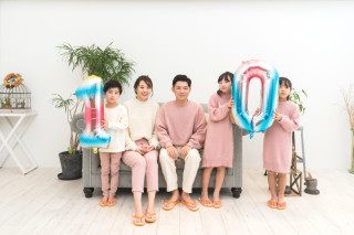 お子様・ご家族・ご友人と一緒に記念写真(スタジオ撮影)デジタル台紙付き