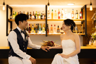 スタジオセット・バーカウンターでの撮影