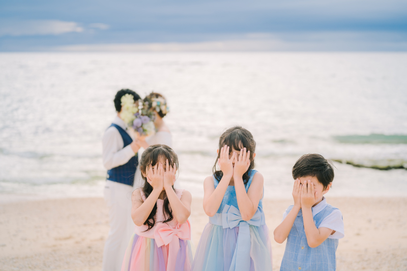 ファミリーで撮るフォトウェディングも素敵ですね♪お子様連れの方にも安心して撮影に臨んでいただけるよう、言葉の掛け方を大事にしています*