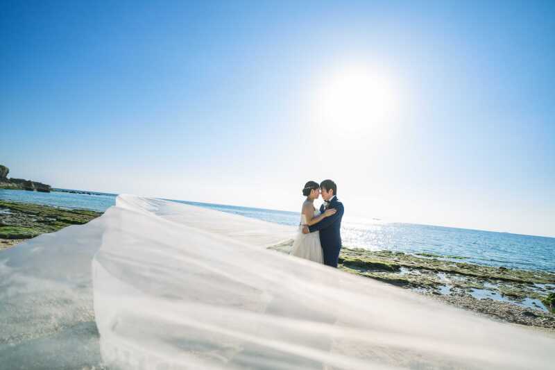 ヴェールがなびくスタイルはヘアメイクさんとの連携で生み出されています。