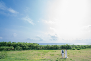 大自然のスケールとともに。飾らない普段のおふたりが表現できるよう、距離感も大事にしています！