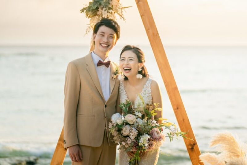 【オリジナル挙式×リゾートロケ撮影】海に一番近い挙式プラン|挙式&ロケーションフォト150カット・ヘアメイク・衣装・挙式装飾付