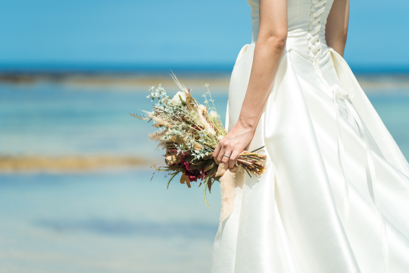 【撮影日6ヶ⽉以上先対象・ドローン空撮付】早割いま得プラン / ビーチ&チャペル・150カット・ヘアメイク&ドレス&衣装小物込