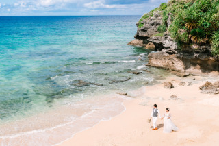 【ドローン付】プライベート感あるビーチとチャペル撮影♪どちらもご希望の方に「ドローン撮影標準装備」もうれしいシエロの基本プラン◎