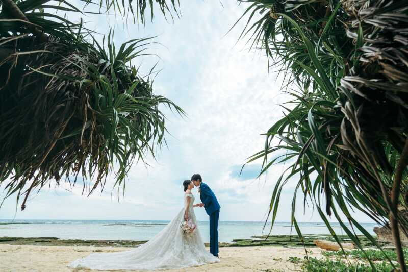 【3〜4月限定！リゾートフォトプラン】沖縄を満喫！ビーチ＆南国グリーンでの2箇所撮影☆120カット・ヘアメイク・衣装・アテンド込