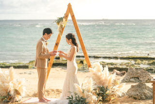 【オリジナル挙式&times;リゾートロケ撮影】海に一番近い挙式プラン｜挙式＆ロケーションフォト300カット・ヘアメイク・衣装・挙式装飾付き