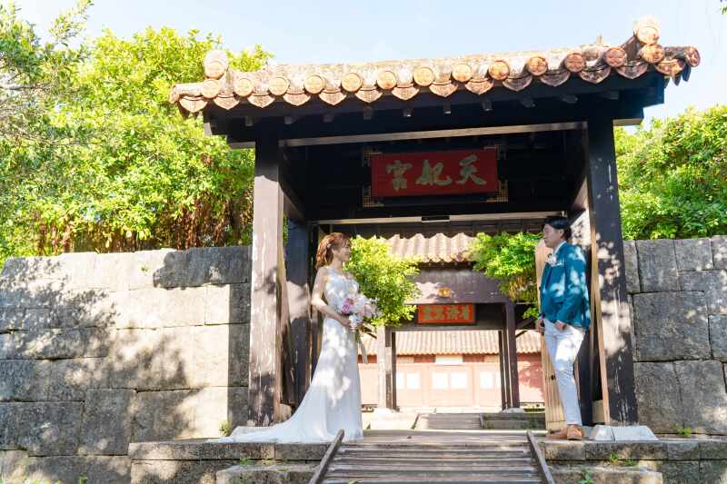 【10月お申込み限定プラン★ 通常価格から30,000万円お得!+オリジナル線画デザ インプレゼント】ビーチ&琉球の街並み撮影★