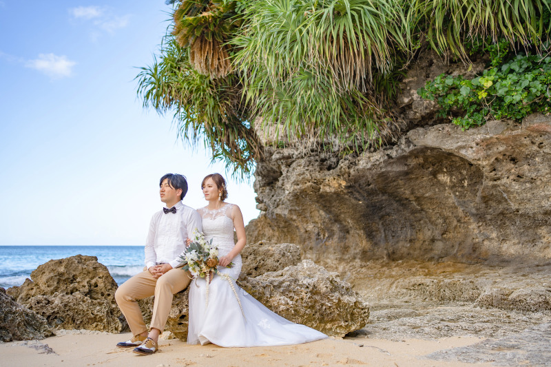 【どちらかが40代以上の方限定】OKINAWAアニバーサリーフォトプラン☆ビーチ&チャペル他・100カット・ヘアメイク&衣装込☆
