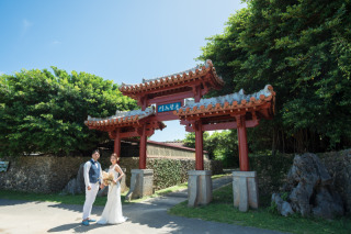 【ロケ地たくさん✨読谷4ヶ所フォトツアー 】9/1〜11/30撮影限定！チャペル＆ビーチ＆琉球の街並み＆グリーン120カット付★