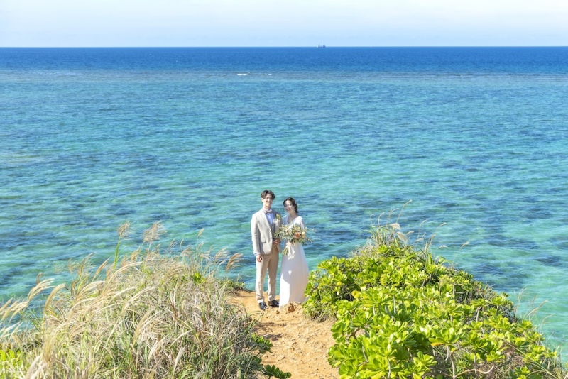【ザネー浜＆チャペル2箇所撮影！フォトジェニックプラン】沖縄の海を満喫できる新プランの登場！150カット・ヘアメイク＆衣装込