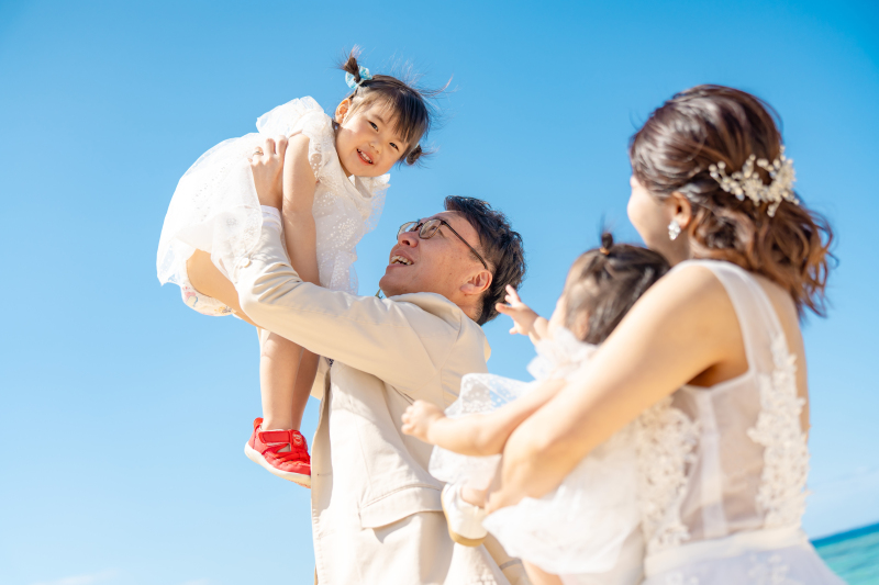 【10/1〜11/30撮影限定*ベビーシッター付ファミリーフォトプラン】オプションMAX3万円オフ!ビーチ&チャペル150カット