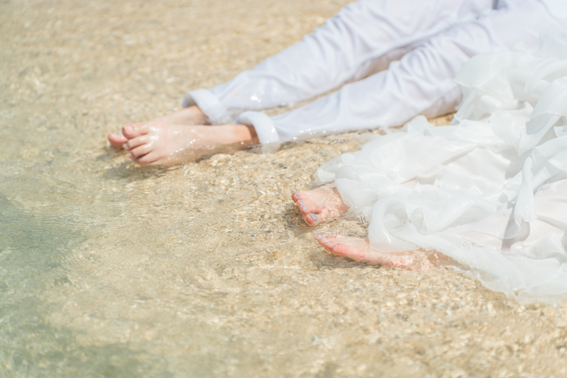 【ドレスのまま海へ入って撮影♪】ウォーターイン・Wドレスプラン/ビーチ&チャペル・150カット・ヘアメイク&衣装(ドレス2着)込