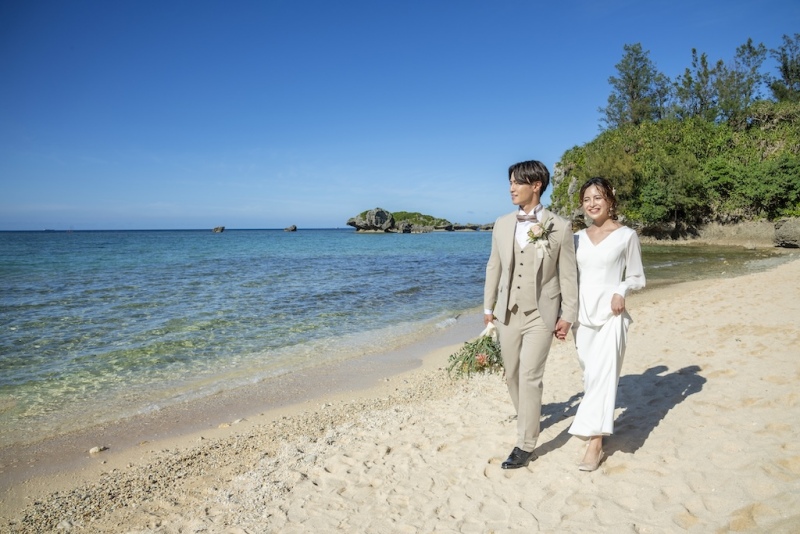 【ザネー浜＆チャペル2箇所撮影！フォトジェニックプラン】沖縄の海を満喫できる新プランの登場！150カット・ヘアメイク＆衣装込