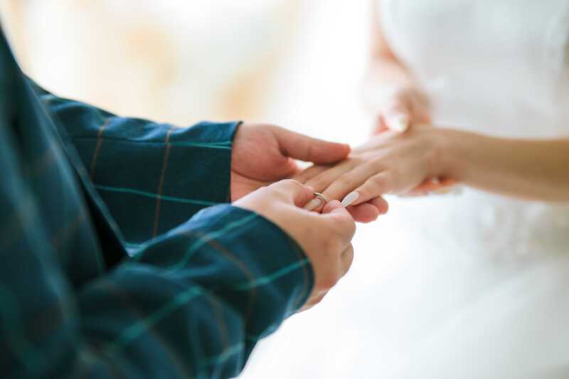 【12⽉限定*チャペル撮影プラン】気温や天候に左右されずに沖縄で夫婦の思い出を残せる!40カットで家族連れでもOK★