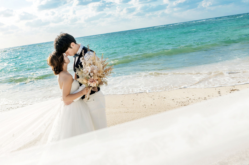 【土日祝アップ料金なし!撮影日いつでもOK】OKINAWAシンプルプラン/ビーチ&チャペル・140カット・ヘアメイク&ドレス込★