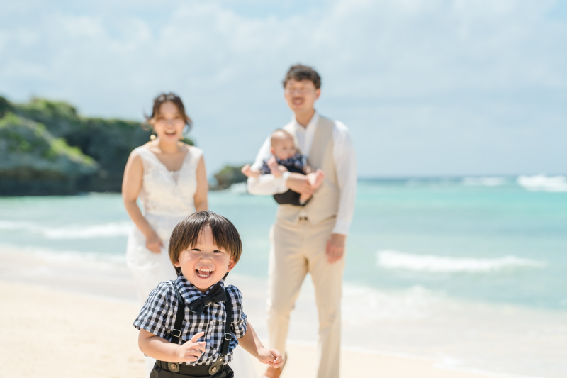 【シエロの定番✨ドローン空撮付】OKINAWAベーシックプラン★ビーチ&チャペル・150カット・ヘアメイク&ウェディングドレス込