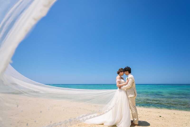 【価格変動なしの⾐装ランクフリープラン】ドレス 2 着付きビーチ&チャペル撮影|今だけグレードアップドレスも全てコミコミで♪