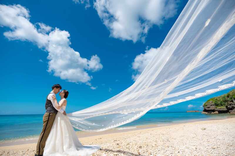 【10月お申込み限定プラン★ 通常価格から30,000万円お得!+オリジナル線画デザ インプレゼント】ビーチ&琉球の街並み撮影★