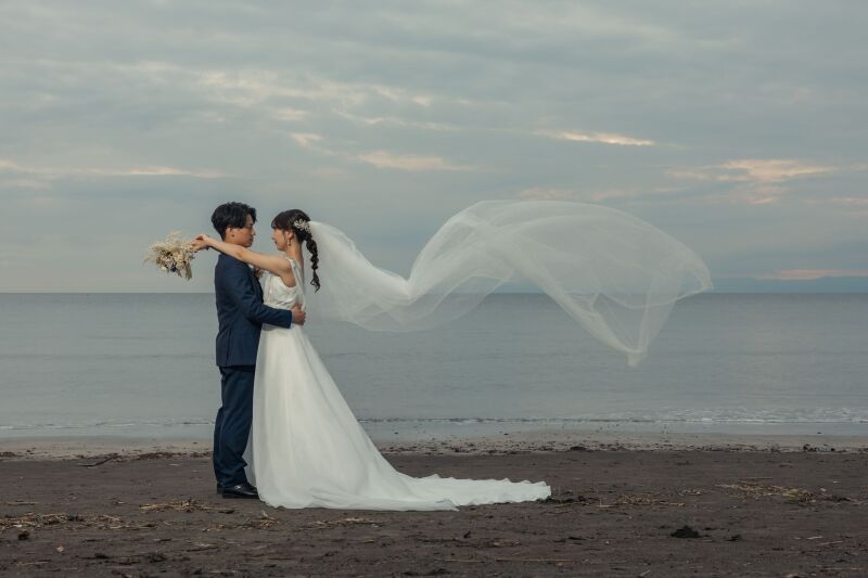 ベールをなびかせて