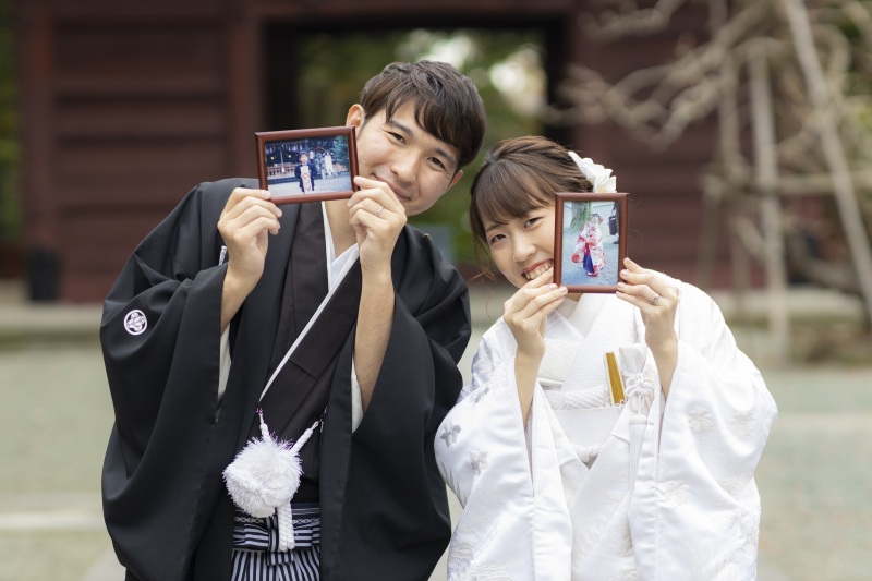 幼少期のお写真を手に。「大きくなりました！」