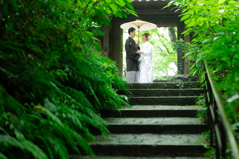 白無垢姿で、瑞泉寺へ。