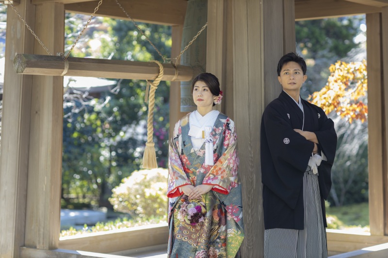 鐘楼にて、凛とした表情のお二人。