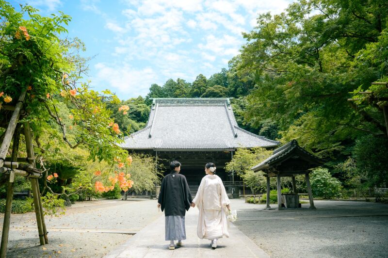 境内を進んでいくと