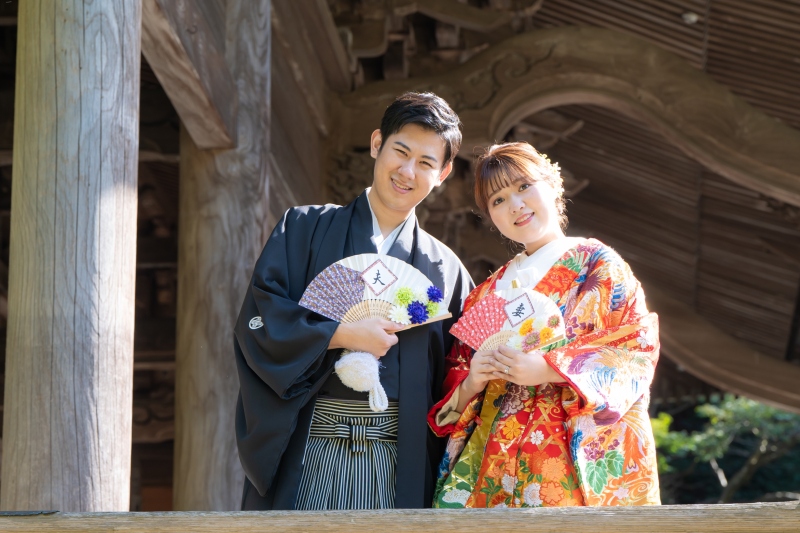 和装⇒寺院での撮影　ドレス⇒湘南の海での撮影