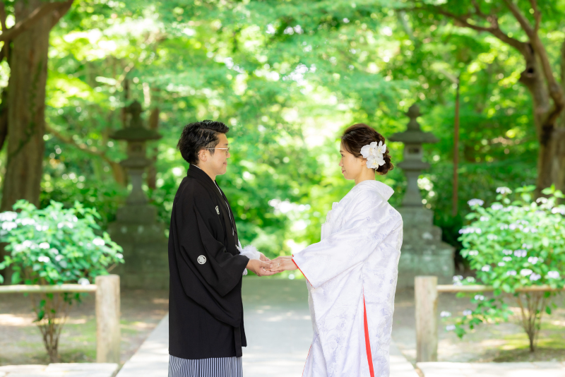 白無垢姿で、妙本寺へ。