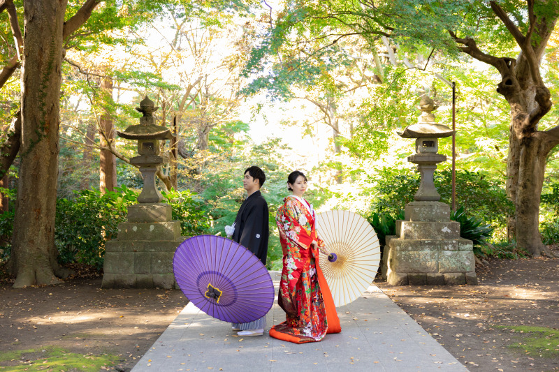 優しい木漏れ日がお二人を包みます。