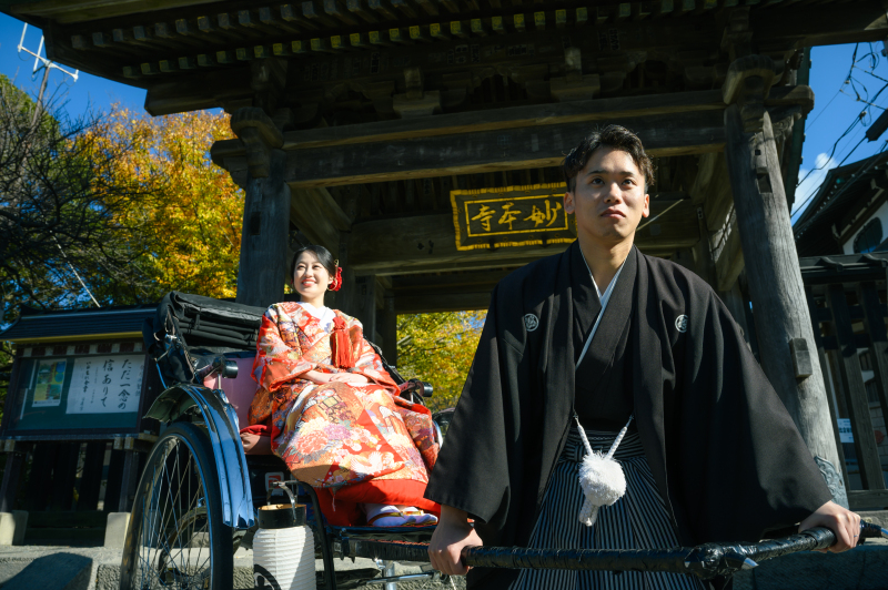 《 妙本寺前から人力車 》
