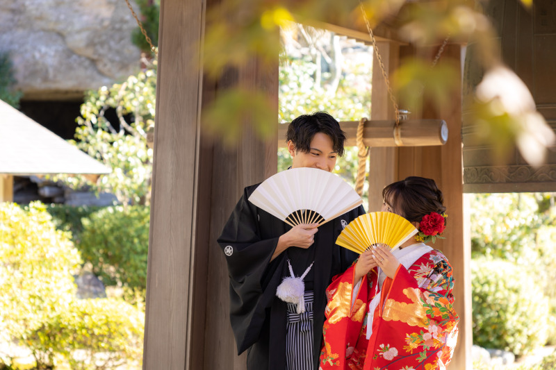 風情ある鐘楼を背景に。