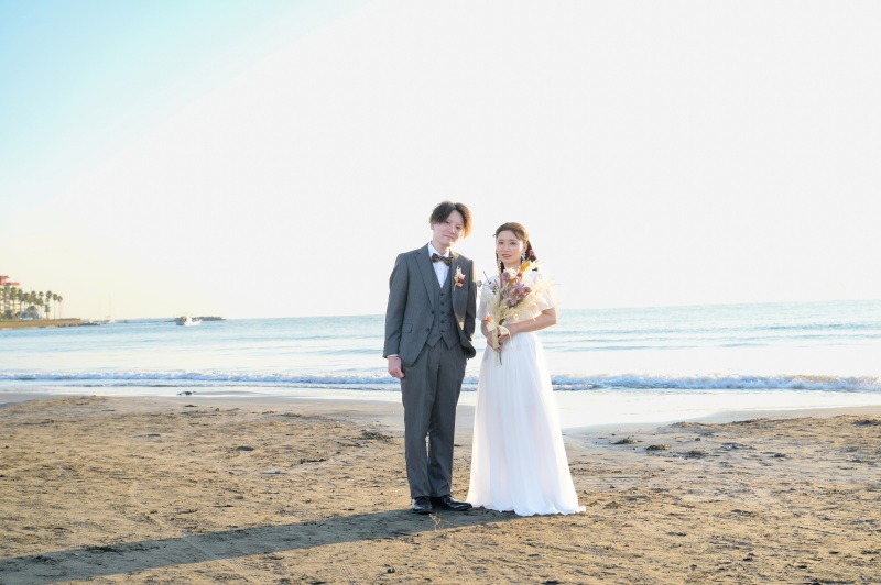 洋装でのご撮影は材木座海岸で。