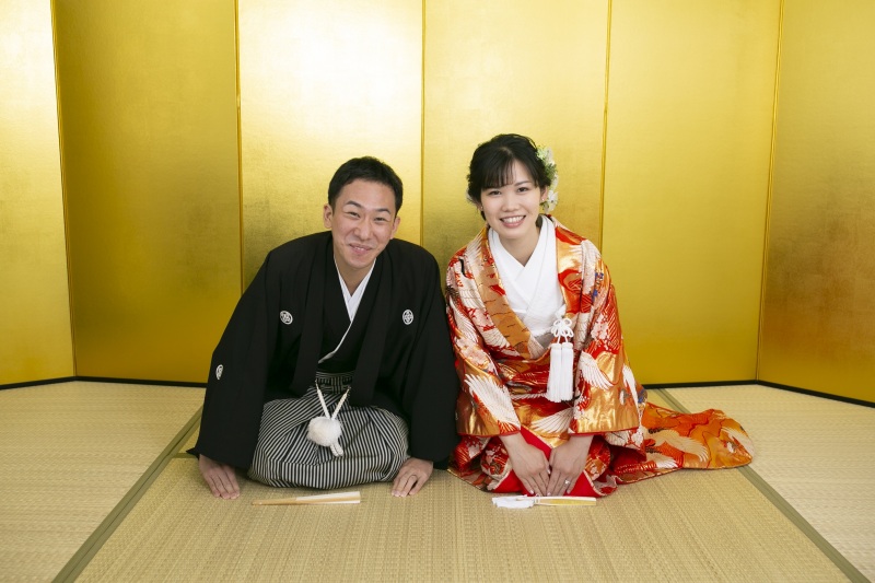 華雅苑の定番♪金屏風前での正座ショットから。